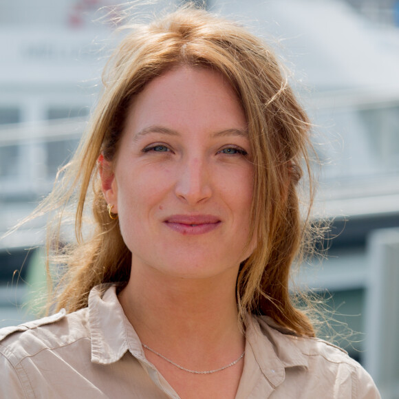 Julia Piaton (fille de Charlotte de Turckheim) - Photocall de "le secret d'Elise" dans le cadre du 17e festival de fiction TV de La Rochelle sur le Vieux Port à La Rochelle le 11 septembre 2015