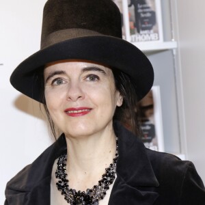 Amélie Nothomb - Le "33ème Salon du Livre" au parc des expositions de la porte de Versailles à Paris. © Cédric Perrin/Bestimage