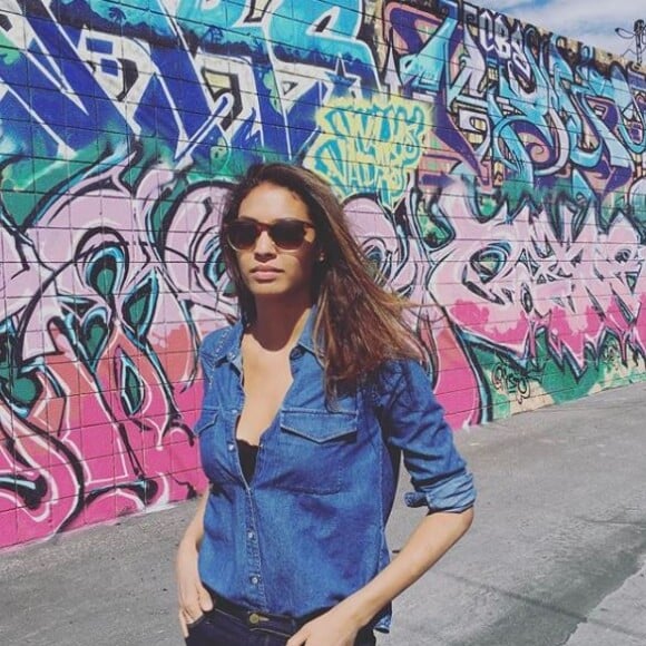 Chloé Mortaud pose dans les rues de Las Vegas, Instagram, le 3 mai 2017.