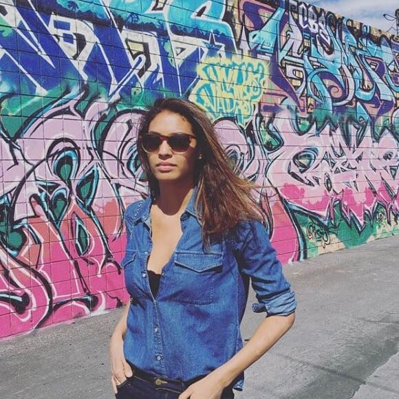 Chloé Mortaud pose dans les rues de Las Vegas, Instagram, le 3 mai 2017.