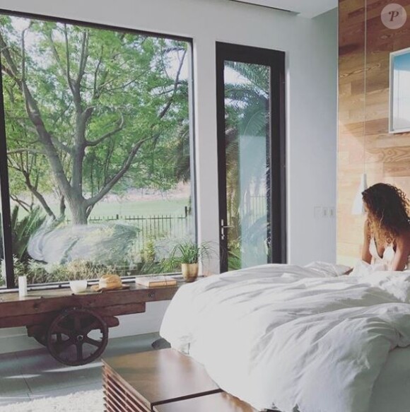 Chloé Mortaud, au lit, dans sa maison d'Henderson, juste à côté de Las Vegas. Instagram, le 11 avril 2017.