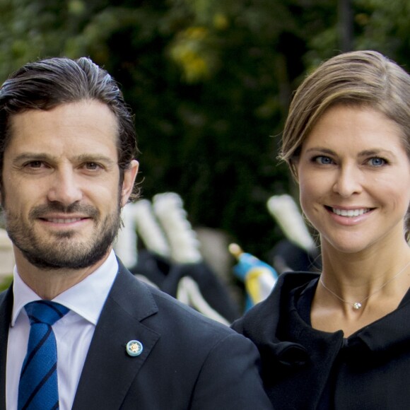 Le prince Carl Philip et la princesse Madeleine de Suède, enceinte, lors de la session d'ouverture du Parlement à Stockholm le 12 septembre 2017.