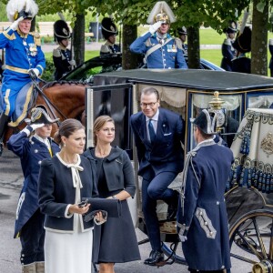 La princesse Victoria et la princesse Madeleine de Suède, enceinte, lors de la session d'ouverture du Parlement à Stockholm le 12 septembre 2017.