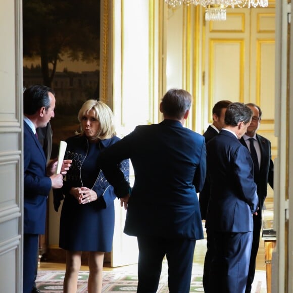 Brigitte Macron, Nicolas Sarkozy et Francois Hollande et Emmanuel Macron, président de la République, lors de la réception des acteurs de la candidature de Paris aux Jeux Olympiques et Paralympiques de 2024 au palais de l'Elysée à Paris le 15 septembre 2017. © Hamilton / Pool / Bestimage