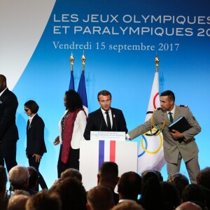 Le président Emmanuel Macron, Estelle Mossely, Charles Rozoy, Sandrine Martinet, Laura Flessel-Colovic, Ministre des Sportsl et Teddy Riner lors de la réception des acteurs de la candidature de Paris aux Jeux Olympiques et Paralympiques de 2024 au palais de l'Elysée à Paris le 15 septembre 2017. © Hamilton / Pool / Bestimage