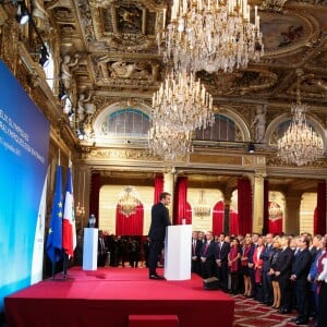 Brigitte Macron, Nicolas Sarkozy et Francois Hollande, Emmanuel Macron, président de la République, Valérie Pécresse lors de la réception des acteurs de la candidature de Paris aux Jeux Olympiques et Paralympiques de 2024 au palais de l'Elysée à Paris le 15 septembre 2017. © Hamilton / Pool / Bestimage