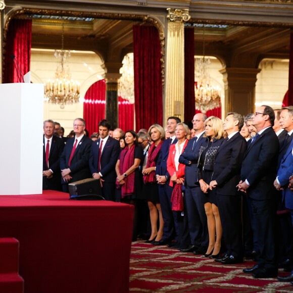 Brigitte Macron, Nicolas Sarkozy et Francois Hollande, Emmanuel Macron, président de la République, Bernard Lapasset, Valérie Pécresse, Jean-Michel Blanquer lors de la réception des acteurs de la candidature de Paris aux Jeux Olympiques et Paralympiques de 2024 au palais de l'Elysée à Paris le 15 septembre 2017. © Hamilton / Pool / Bestimage