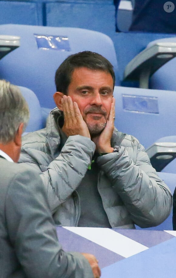 L'ancien premier ministre Manuel Valls - Célébrités lors du match pour les éliminatoires de la Coupe du Monde 2018, France - Pays-Bas au Stade de France à Saint-Denis, Seine Saint-Denis, France, le 31 août 2017. La France a gagné 4-0. © Agence/Bestimage