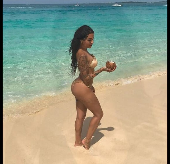 Shanna Kress dévoile ses courbes à la plage, Instagram, 2017