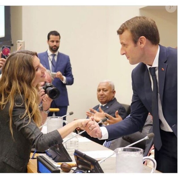 Le président de la République française Emmanuel Macron et Gisele Bündchen pendant une réunion de travail sur le pacte mondial pour l'environnement lors de la 72ème assemblée générale de l'organisation des Nations-Unis (ONU) à New York, le 20 septembre 2017