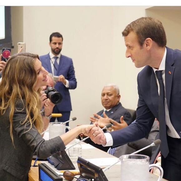 Le président de la République française Emmanuel Macron et Gisele Bündchen pendant une réunion de travail sur le pacte mondial pour l'environnement lors de la 72ème assemblée générale de l'organisation des Nations-Unis (ONU) à New York, le 20 septembre 2017