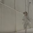 La fille de Charlotte Gainsbourg et Yvan Attal, Alice, dans le clip Deadly Valentine, de sa mère.