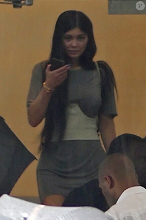 Kylie Jenner à la sortie d'un hôtel à Miami, où elle se trouvait avec son compagnon Travis Scott, le 7 juin 2017.