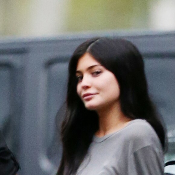Kylie Jenner à la sortie d'un hôtel à Miami, où elle se trouvait avec son compagnon Travis Scott, le 7 juin 2017.