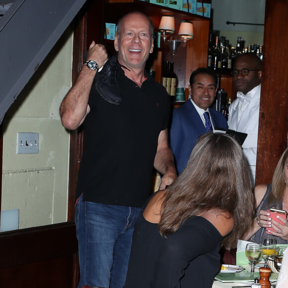 Bruce Willis déchaîné au Socialista à New York le 23 septembre 2017 pour le dîner de fiançailles de Quentin Tarantino et sa compagne Daniella Pick.