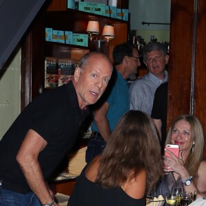 Bruce Willis déchaîné au Socialista à New York le 23 septembre 2017 pour le dîner de fiançailles de Quentin Tarantino et sa compagne Daniella Pick.