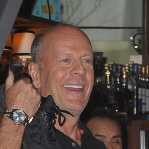 Bruce Willis en très grande forme au Socialista à New York le 23 septembre 2017 pour le dîner de fiançailles de Quentin Tarantino et sa compagne Daniella Pick.