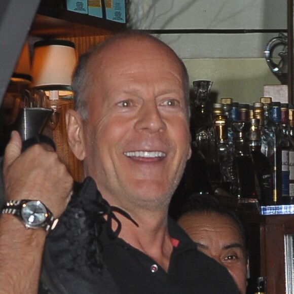 Bruce Willis en très grande forme au Socialista à New York le 23 septembre 2017 pour le dîner de fiançailles de Quentin Tarantino et sa compagne Daniella Pick.