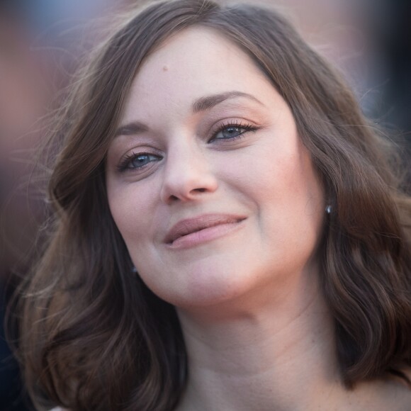 Marion Cotillard - Montée des marches du film "Les Fantômes d'Ismaël" lors de la cérémonie d'ouverture du 70e Festival International du Film de Cannes. Le 17 mai 2017 © Borde-Jacovides-Moreau / Bestimage