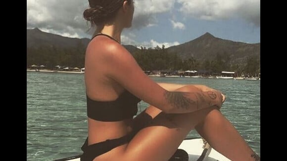 Anaïs Camizuli en vacances avec son mari : Ses photos sexy en bikini !