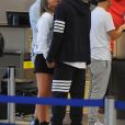 Exclusif - Jeremy Meeks et sa compagne Chloe Green arrivent à l'aéroport de Los Angeles le 4 septembre 2017.