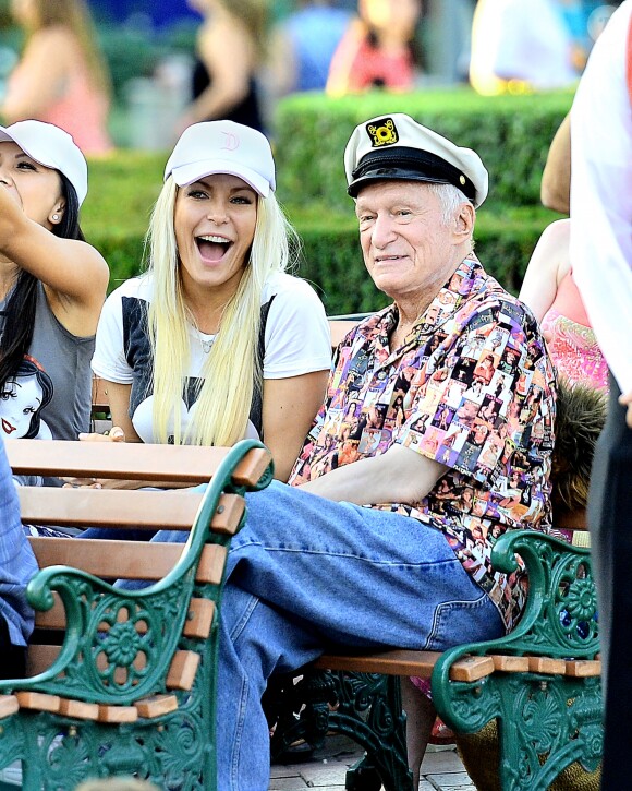 Exclusif - Hugh Hefner et sa femme Crystal a Disneyland en Californie le 6 septembre 2013.