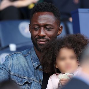 Thomas Ngijol et sa fille Angelina au match PSG-Bordeaux au Parc des Princes à Paris le 30 septembre 2017. Le club parisien écrase Bordeaux 6 buts à 2.