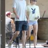 Exclusif - Liam Hemsworth et Miley Cyrus se baladent en amoureux main dans la main à Malibu, le 2 septembre 2017
