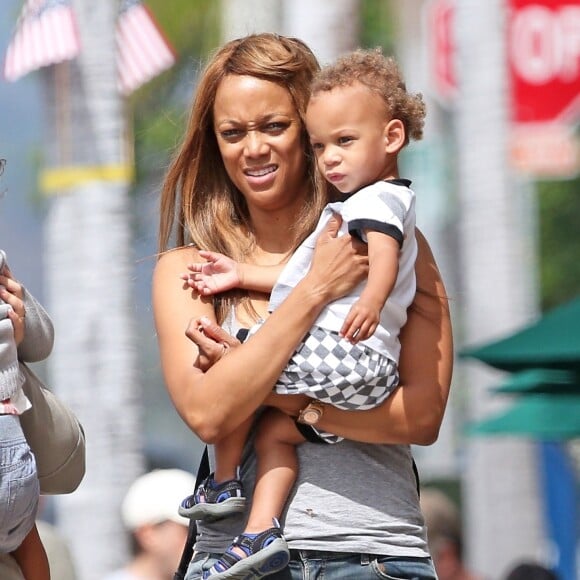 Exclusif - Tyra Banks est allée prendre le petit déjeuner avec son fils York Banks Asla et des amis à Brentwood, le 20 août 2017.