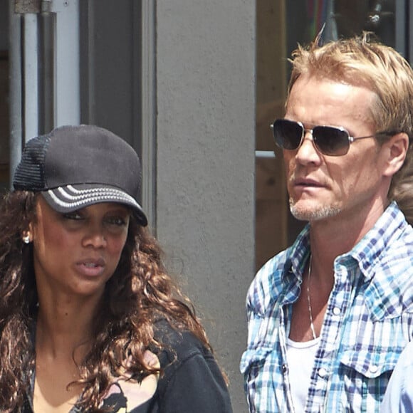 Tyra Banks se balade avec son petit ami Erik Asla dans les rues de Venice, le 15 juin 2013.