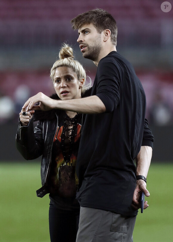 Shakira et Gerard Piqué au Camp Nou à Barcelone. Le 8 mars 2017.