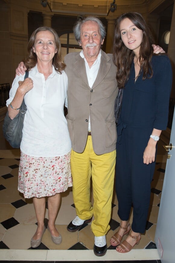 Jean Rochefort avec sa femme Françoise Vidal et sa fille Clémence - Signature du livre de Marisa Berenson : "Elsa Shiaparelli's Private Album" chez Christie's à Paris le 29 juin 2015.