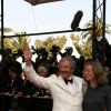 Jean Rochefort et sa femme Françoise Vidal lors des marches du film "Dogville" pendant le 56ème Festival International du Film de Cannes, le 19 mai 2003. © Frédéric Piau/Bestimage