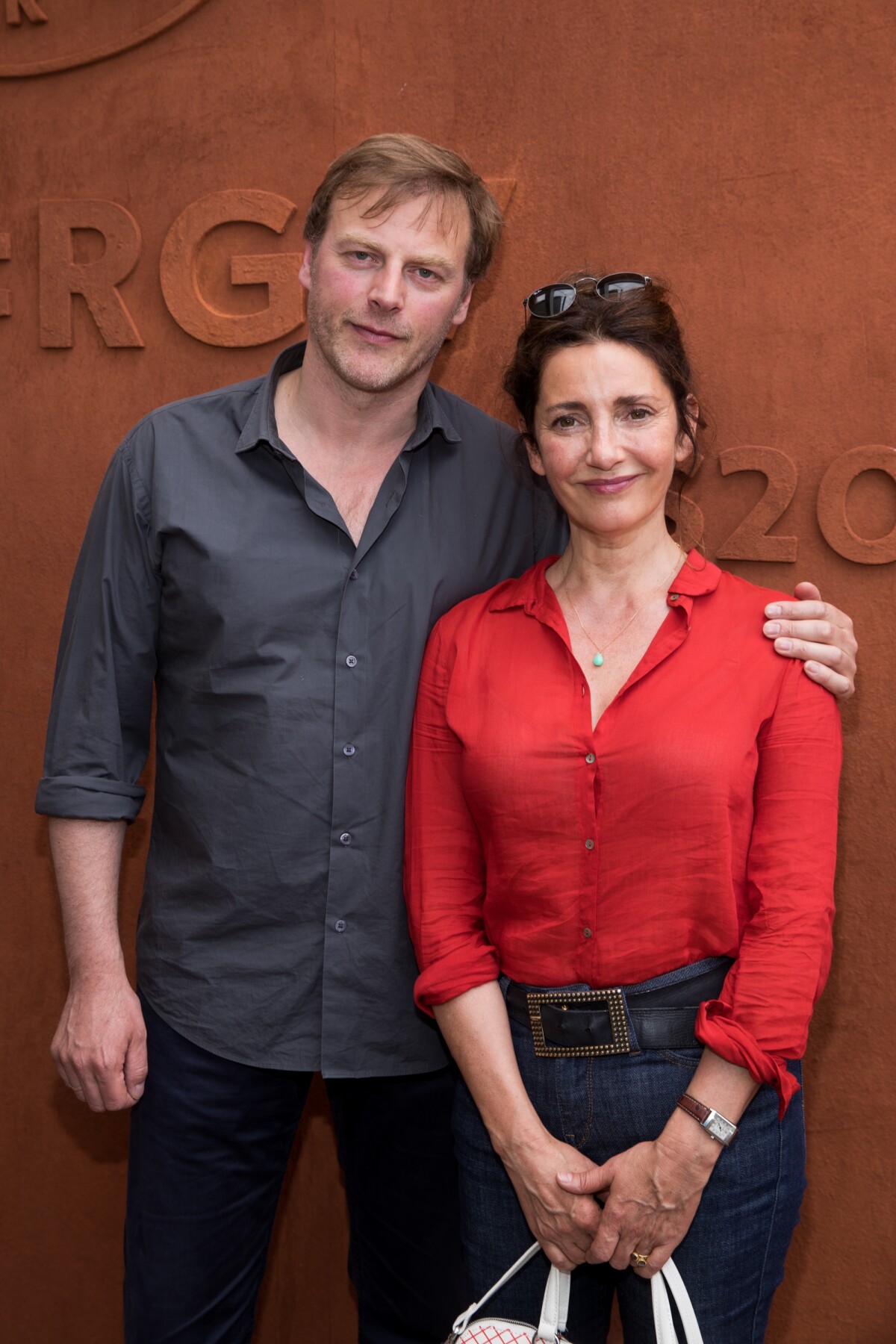 photo-fran-ois-feroleto-et-sa-femme-val-rie-karsenti-au-village-lors