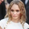 Lily Rose Depp à la montée des marches du film "Les Fantômes d'Ismaël" lors du 70e Festival International du Film de Cannes, le 17 mai 2017. © Denis Guignebourg/Bestimage