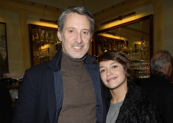 Antoine de Caunes et sa fille Emma de Caunes - People a la generale du nouveau spectacle de Francois-Xavier Demaison "Demaison s'évade" au Theatre Edouard VII a Paris, le 10 decembre 2013.