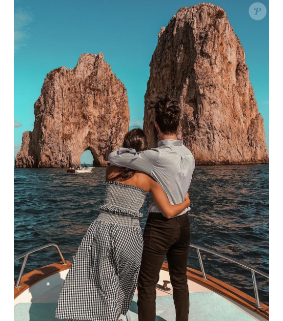 Alia et Ali plus amoureux que jamais. Ils ne cessent de voyager ensemble. Ici ils étaient à Capris en Italie. Octobre 2017.
