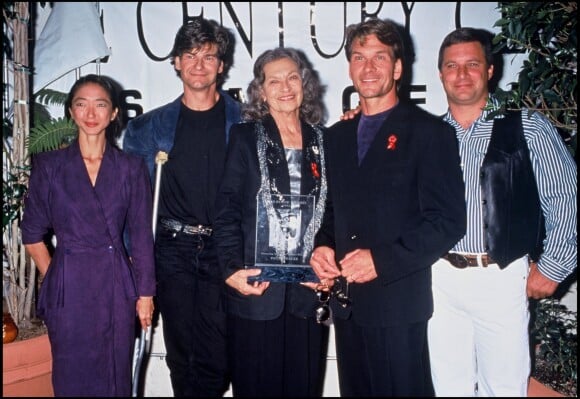 Patrick Swayze entouré de sa famille en octobre 1995.
