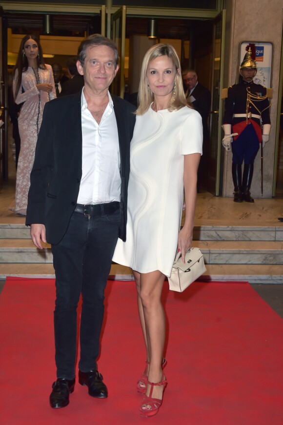 Docteur Frédéric Saldmann et sa femme Marie - 25ème Gala de l'Espoir de la Ligue Contre le Cancer au théâtre des Champs-Elysées à Paris, France, le 17 octobre 2017. © Giancarlo Gorassini/Bestimage