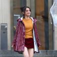 Selena Gomez sous la pluie pendant le tournage du film de W. Allen dans le quartier de Manhattan à New york, le 3 octobre 2017 © CPA/Bestimage