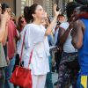 Selena Gomez va à la rencontre des ses fans pendant sa séance de shopping à New York City, New York, Etats-Unis, le 4 septembre 2017.