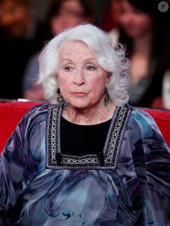 Danielle Darrieux lors de l'enregistrement de l'émission "Vivement Dimanche", au studio Gabriel à Paris, France, le 24 février 2010 2010. Invité principal Danielle Darrieux. © JLPPA/Bestimage