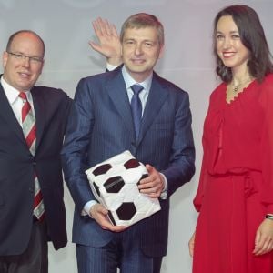 Tetiana Bersheda avec le prince Albert II de Monaco et Dmitri Rybolovlev lors de la soirée de célébration de la montée de l'AS Monaco en Ligue 1, le 31 mai 2013 au chapiteau de Fontvieille à Monaco.