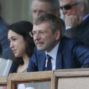 L'avocate Tetiana Bersheda, Dmitri Rybolovlev et le prince Abert II de Monaco le 4 mai 2013 lors du match de Ligue 1 entre l'ASM et le SM Caen au stade Louis II à Monaco.