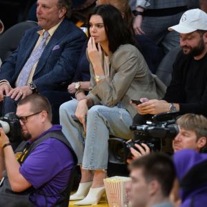 Kendall Jenner assiste au match de NBA Los Angeles Lakers - Los Angeles Clippers au Staples Center à Los Angeles, le 19 octobre 2017.