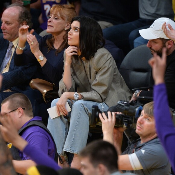 Kendall Jenner assiste au match de NBA Los Angeles Lakers - Los Angeles Clippers au Staples Center à Los Angeles, le 19 octobre 2017.