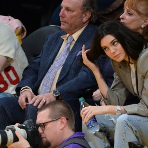 Kendall Jenner assiste au match de NBA Los Angeles Lakers - Los Angeles Clippers au Staples Center à Los Angeles, le 19 octobre 2017.