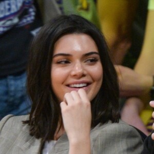 Kendall Jenner assiste au match de NBA Los Angeles Lakers - Los Angeles Clippers au Staples Center à Los Angeles, le 19 octobre 2017.