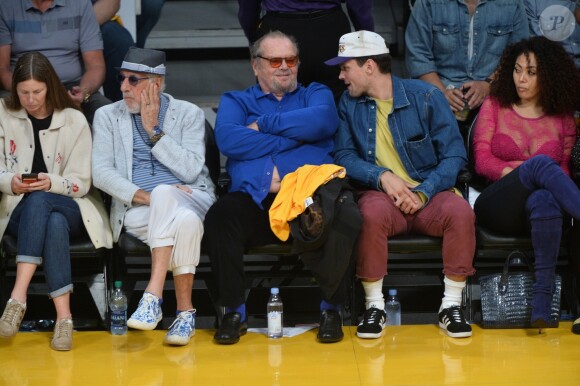 Jack Nicholson et son fils Ray Nicholson assistent au match de NBA Los Angeles Lakers - Los Angeles Clippers au Staples Center à Los Angeles, le 19 octobre 2017.