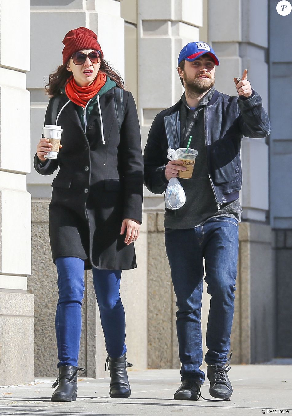 Exclusif - Daniel Radcliffe se promène avec sa petite amie Erin Darke